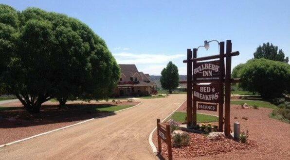 Bullberry Inn Bed & Breakfast Tropic Exterior foto